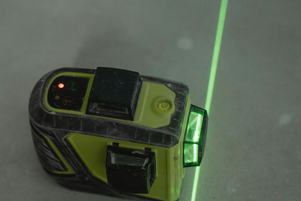 Verificar planeza do chão com nível