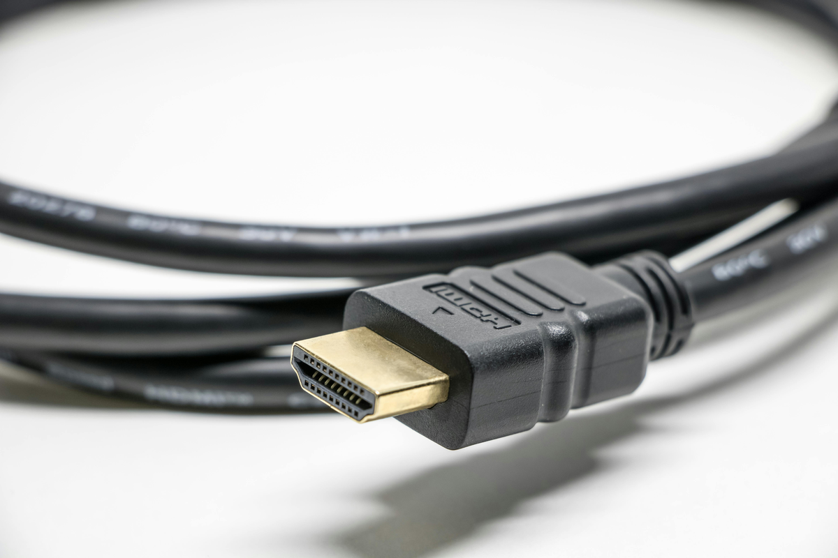 Cabo HDMI para ligar televisão à parede